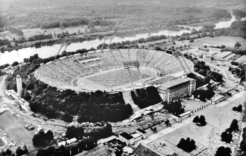 Red Bull Arena Leipzig: Từ di tích lịch sử đến biểu tượng bóng đá hiện đại