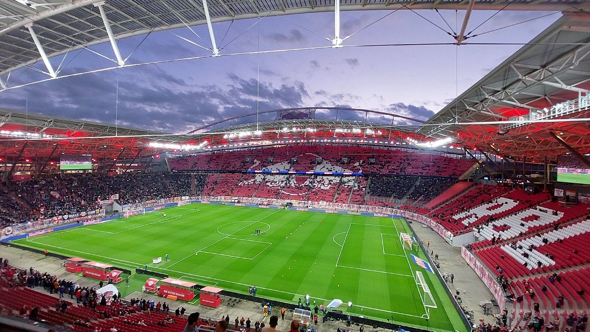 Red Bull Arena Leipzig: Từ di tích lịch sử đến biểu tượng bóng đá hiện đại